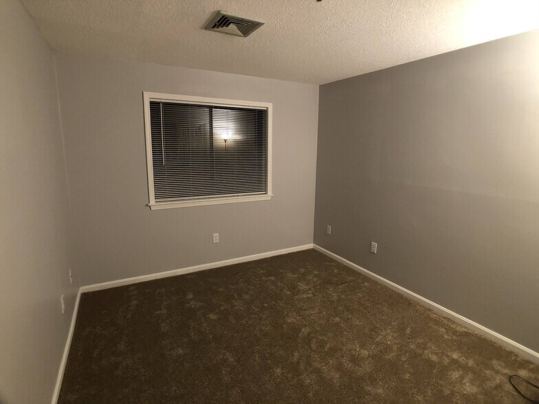 Building Photo - 108 Hunters Run Pl