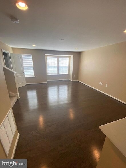 Building Photo - 37 Cecily Way