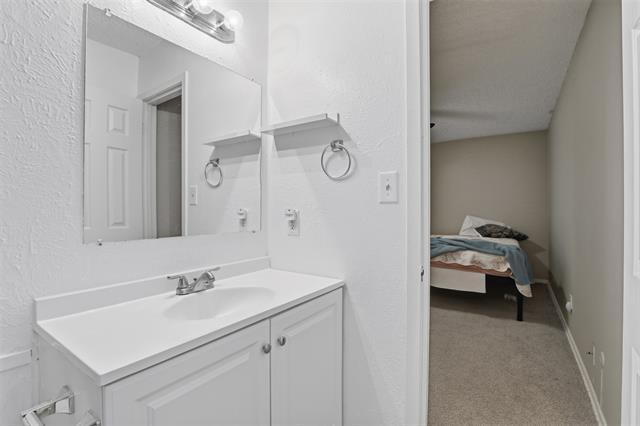 Building Photo - 6811 Trail Lake Dr
