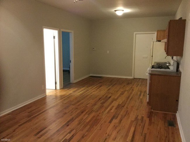 Building Photo - 2100 W Cullerton St