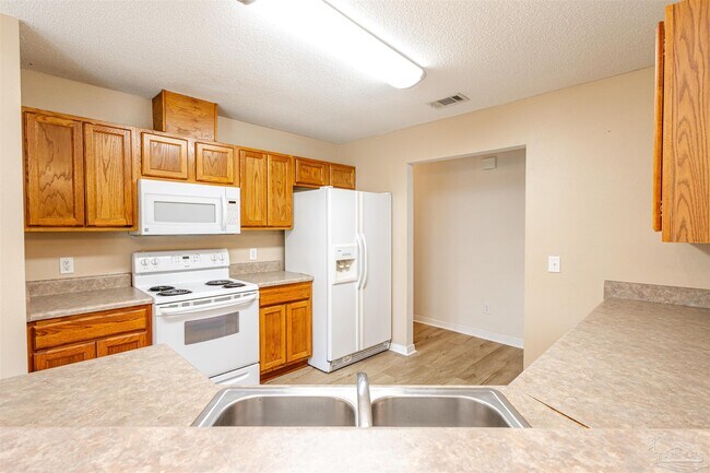 Building Photo - 10719 Crosscut Dr