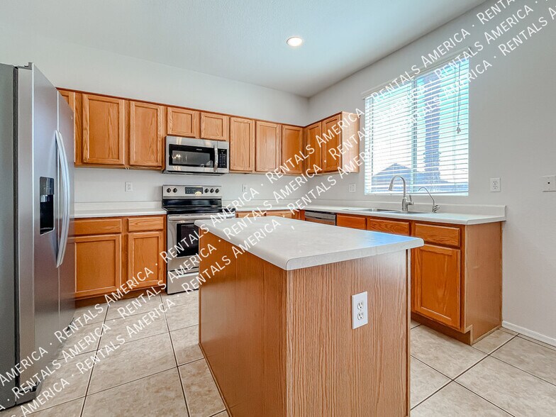 Building Photo - 9765 E Knowles Ave