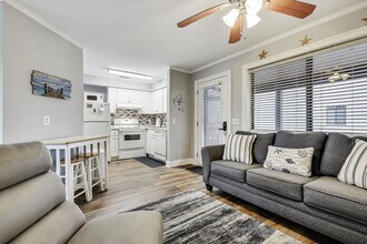 Building Photo - 4114 Holiday Dr