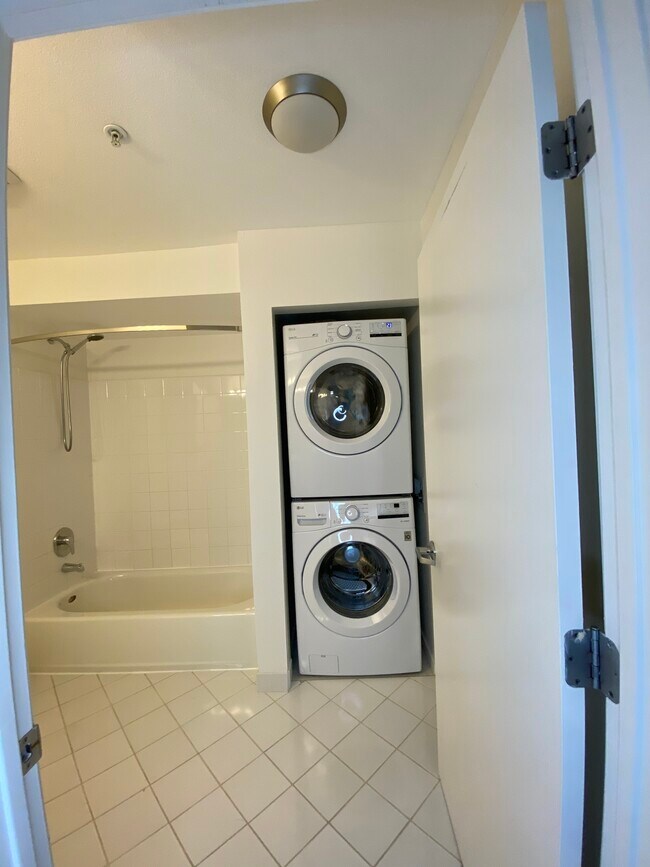 Building Photo - 8400 Oceanview Ter