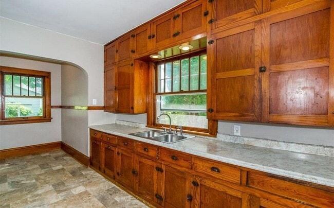 Building Photo - 1050 17th St NE