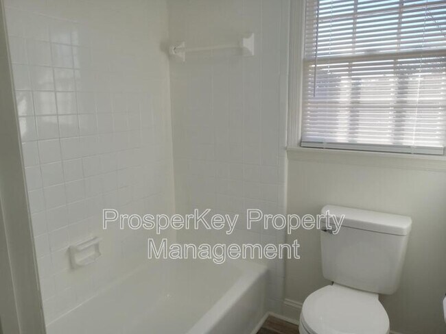 Building Photo - 137 Sycamore Ct