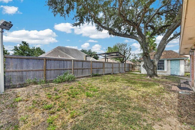 Building Photo - 17 Goldcrest Ave
