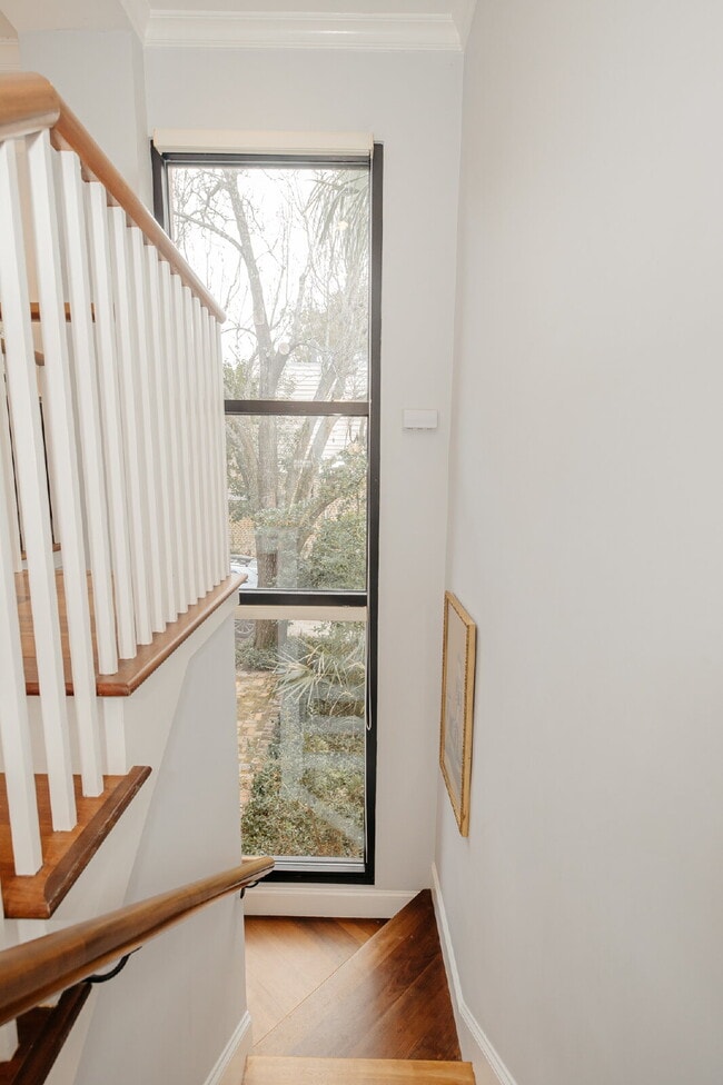 Building Photo - Downtown Retreat: Spacious 1-Bedroom Townhome in Historic Charleston!"