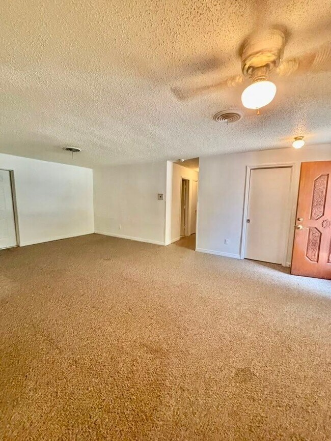 Building Photo - 1107 Galsworthy Ave