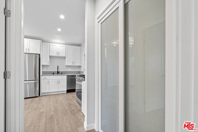 Building Photo - 1235 Stearns Dr