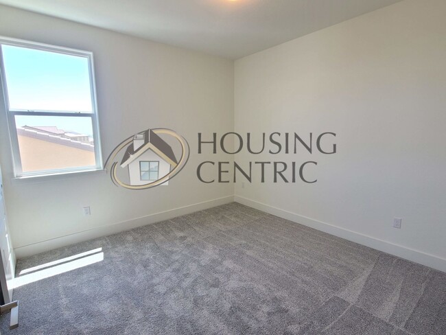 Building Photo - Luxurious Newer Construction Rental Home I...