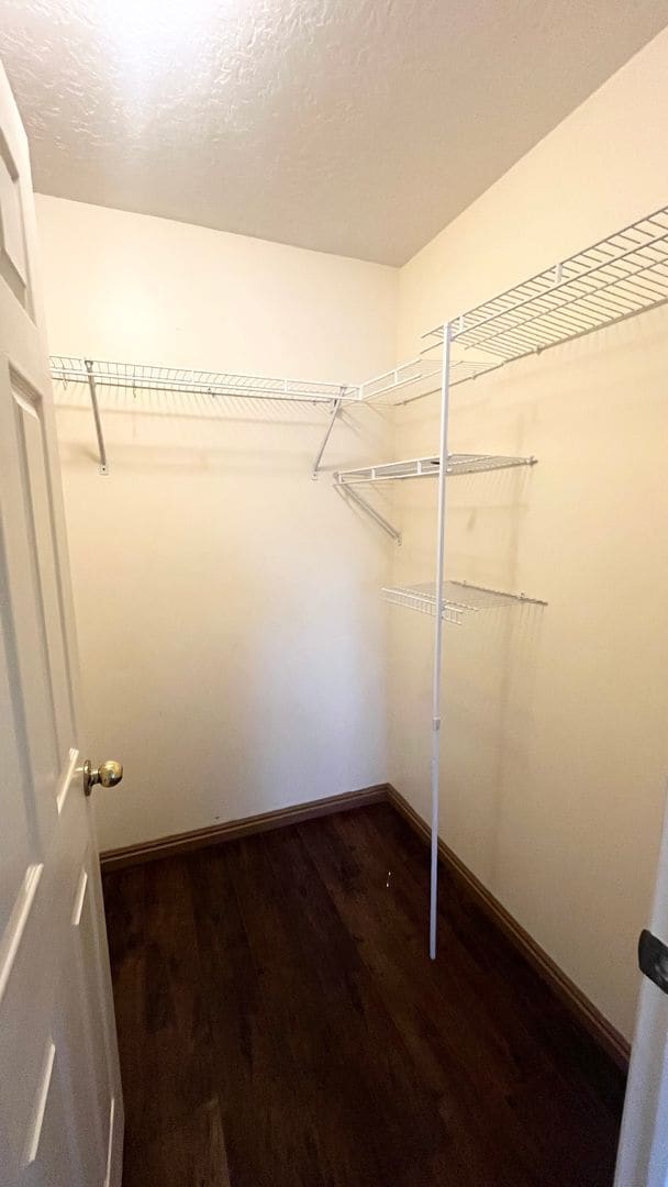 Building Photo - 4 bedroom/2.5 bathroom Townhome in West Jordan!