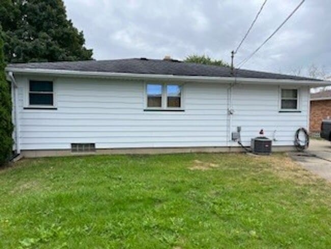 Building Photo - Charming 3 Bedroom, 1.5 Bath Home on the South Side of Kenosha