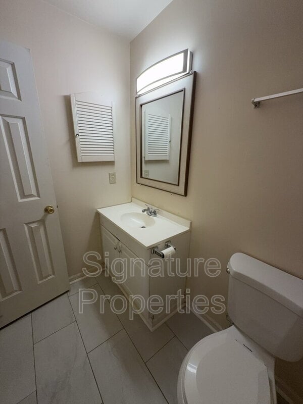 Building Photo - 921 Wickford Dr
