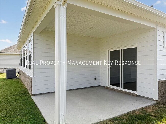 Building Photo - 2042 Live Oak Dr