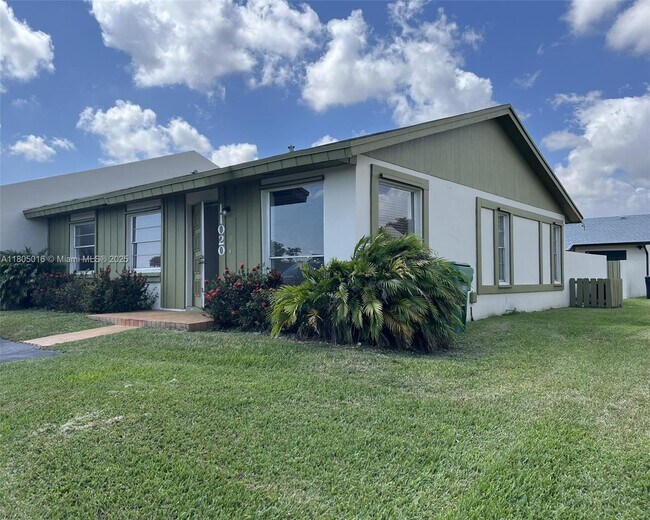 Building Photo - 11020 SW 124th Ct