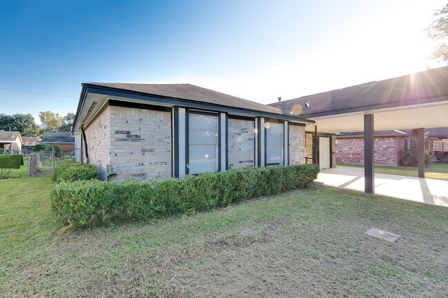 Building Photo - 713 Northbend Dr