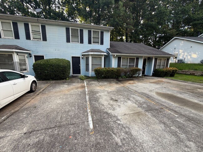 Building Photo - 1215 Oakplace Dr SW