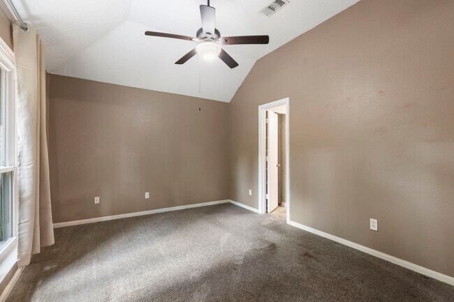 Building Photo - 6004 Hunnington Dr