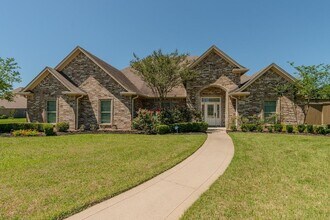 Building Photo - 313 Winding Brook Dr