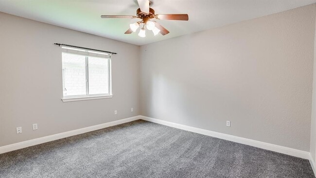 Building Photo - 725 Crane Canyon Pl