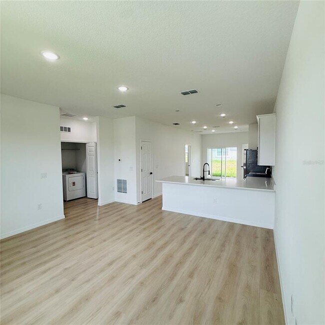 Building Photo - 602 Desmoines Ct