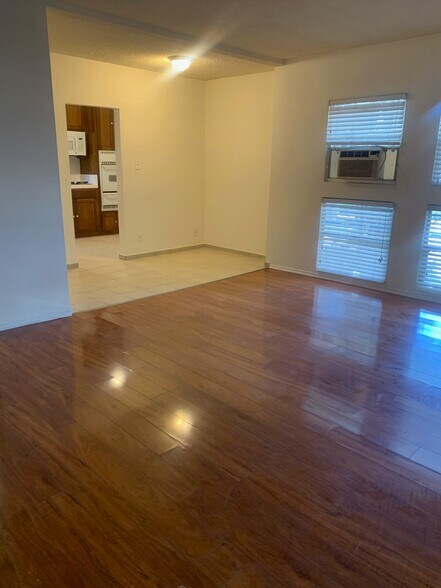 Building Photo - Sycamore Terrace