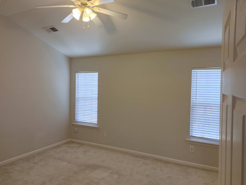Rear main bedroom on 3rd floor - 116 Vintage Dr