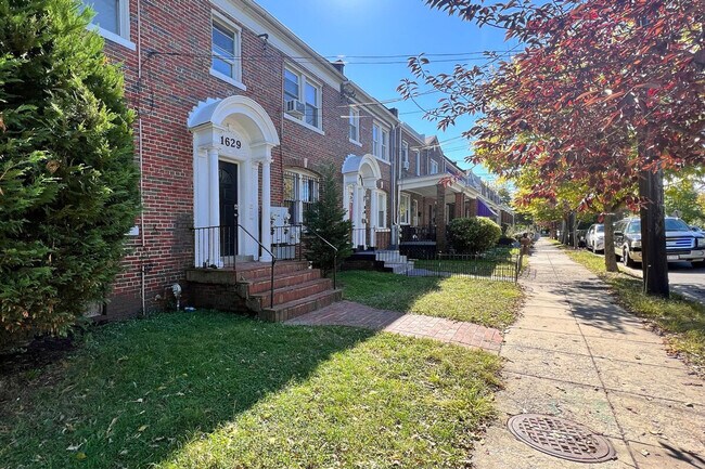 Building Photo - 1501 17th St SE