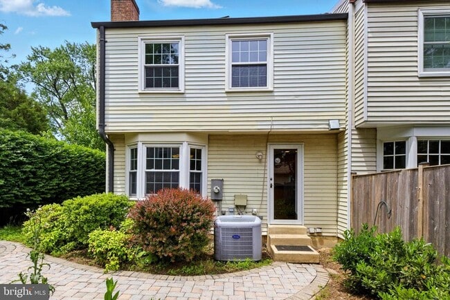 Building Photo - 351 Gundry Dr