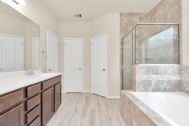 Building Photo - 3018 Shadowbrook Chase Ln