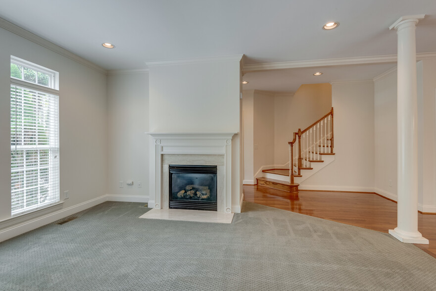 Gas Fireplace - 3333 Acklen Ave