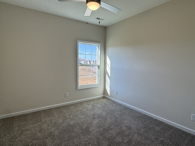 Building Photo - 360 Piedmont Ct