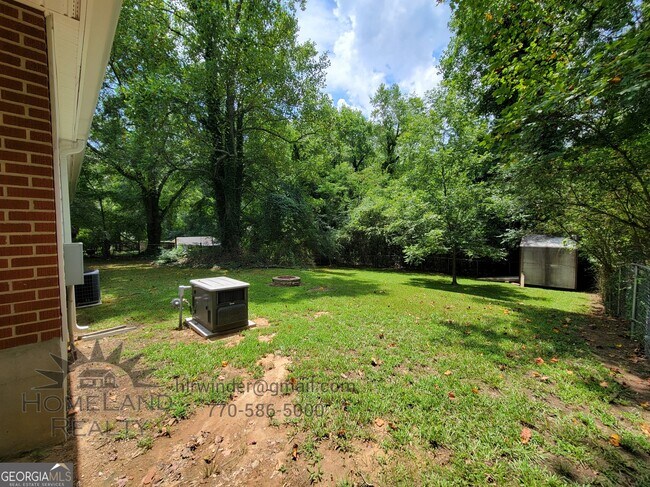 Building Photo - 432 Lakeview Dr SW