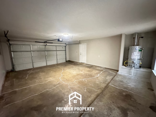 Building Photo - 6726 State Line Rd