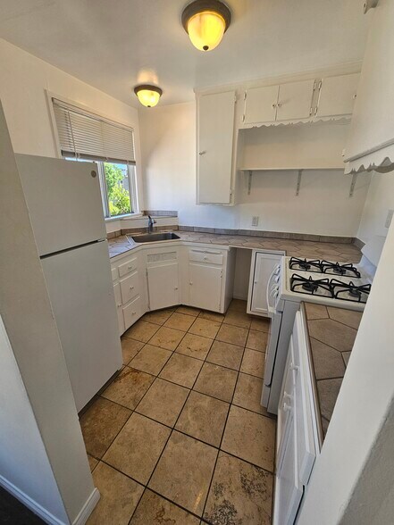 Building Photo - 1448 S Dunsmuir Ave