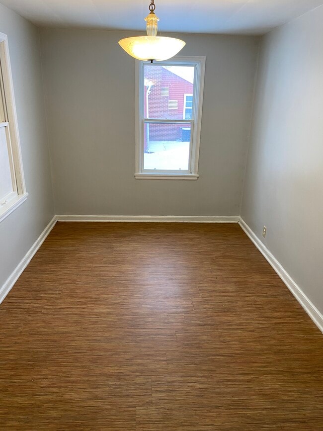 Building Photo - 229 Broadway St E