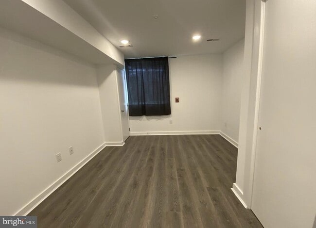 Building Photo - 4936 W Thompson St