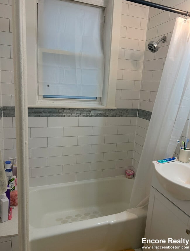 Building Photo - 224 Hanover St