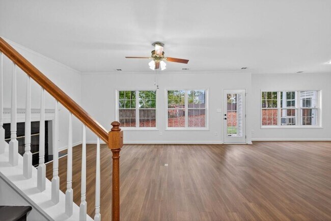 Building Photo - 2467 Bittersweet Cir