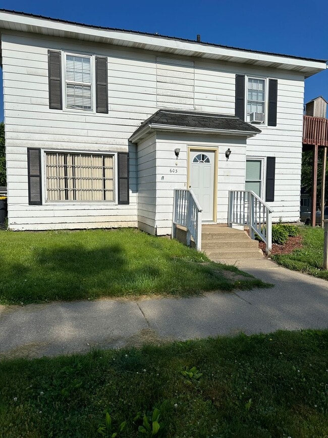 Building Photo - PP - 12 - Glendale