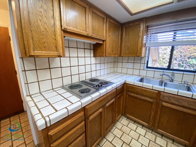 Building Photo - $5995 - Spacious 4 Bed/2 Bath Los Gatos Ho...