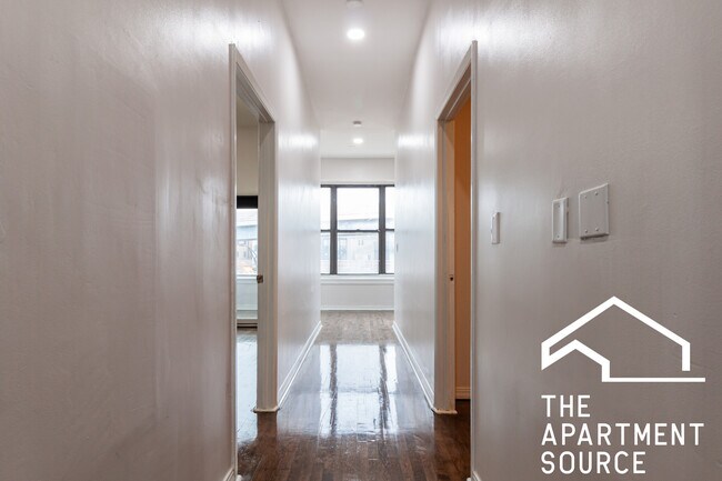 Building Photo - 3345 N Clark St