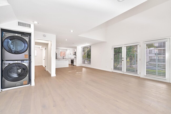 Building Photo - 843 4th St