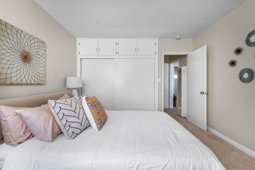 Building Photo - 58 10th Ct