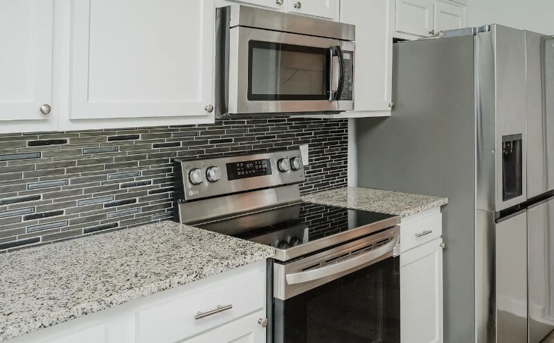 Building Photo - 2033 E Lake Blvd