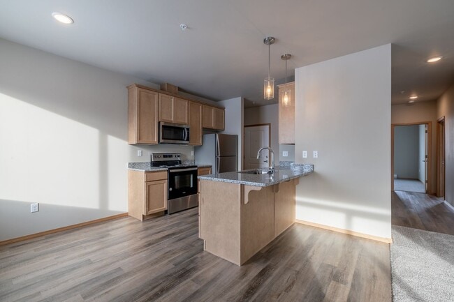 Building Photo - Beautiful 2 Bedroom/ 2 Bath Apartments Lea...