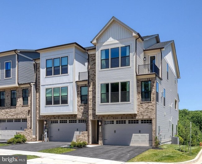Building Photo - 200 Hickory Holw Ct