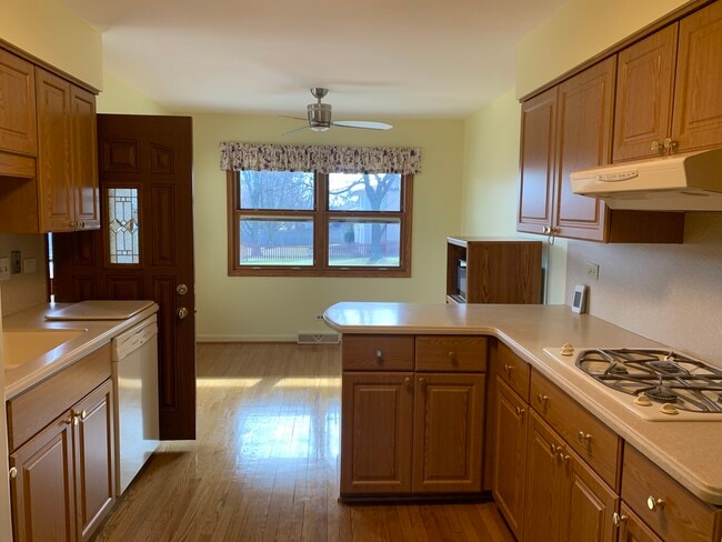 Building Photo - 7609 Hayenga Ln