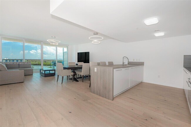 Building Photo - 400 Sunny Isles Blvd